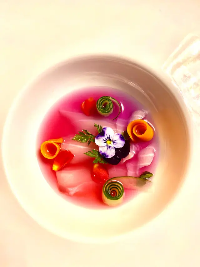 蝶豆花木魚清湯．鯛魚刺身