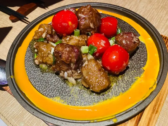 鐵板香煎一口鵝肝牛小排