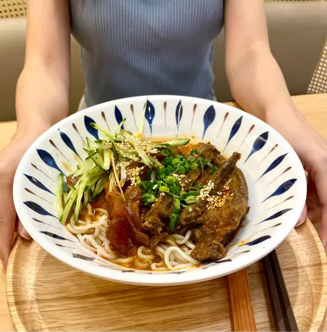 麻辣擔擔牛肉拌麵