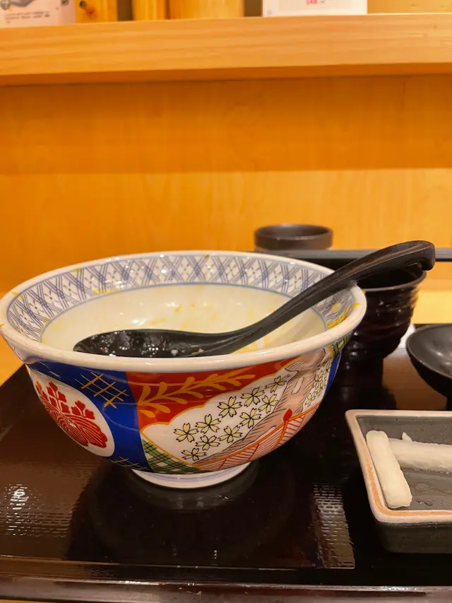 個碗外圍同個內底有空隙