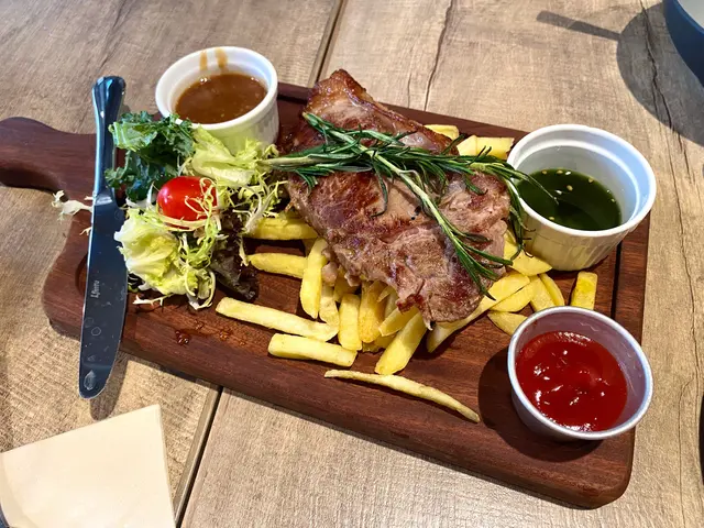 乾式熟成西冷牛扒配四川藤椒醬