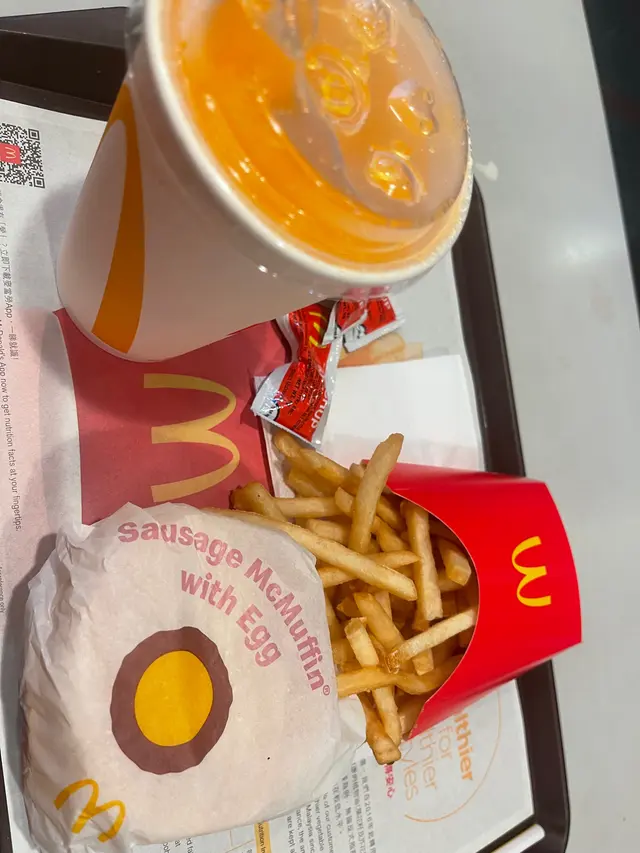 好耐冇食過麥當勞 嗌咗個豬柳蛋漢堡餐 啲薯條好好食 好脆口