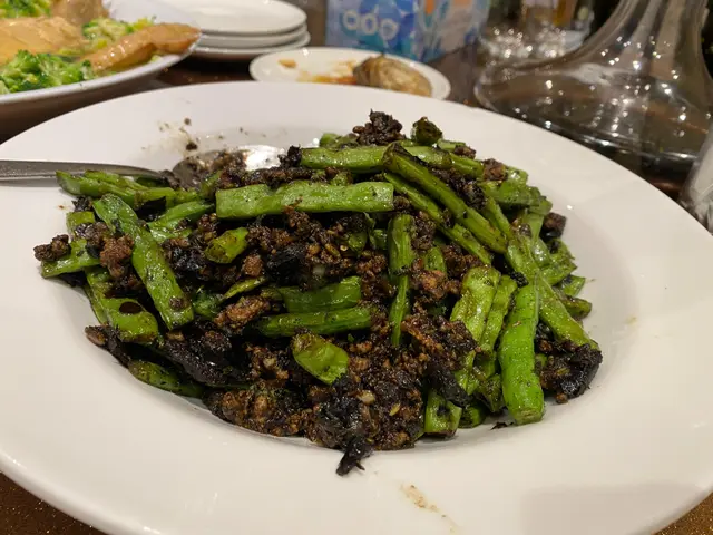 欖角宜賓芽菜炒四季豆