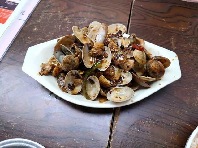 溫度唔夠熱,應該係炒定,蜆肉太細粒