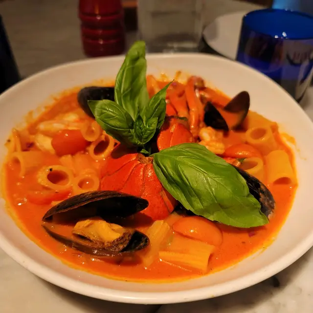 意式龍蝦海鮮湯粗管通粉