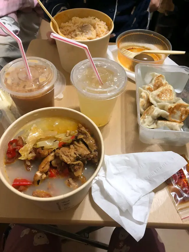 蕃茄薯仔豚肉泡飯+酸菜辣雞米線+2杯野飲