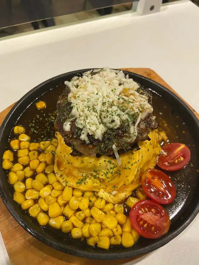 日本飛驒牛漢堡滑蛋蓋鐵板拌飯