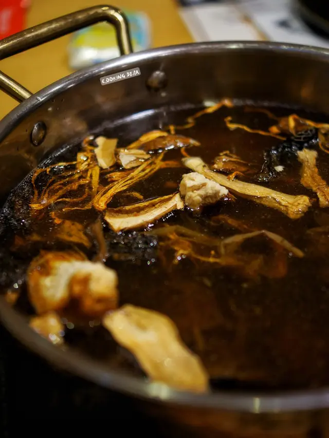 黑松露野生竹笙松茸菌鍋