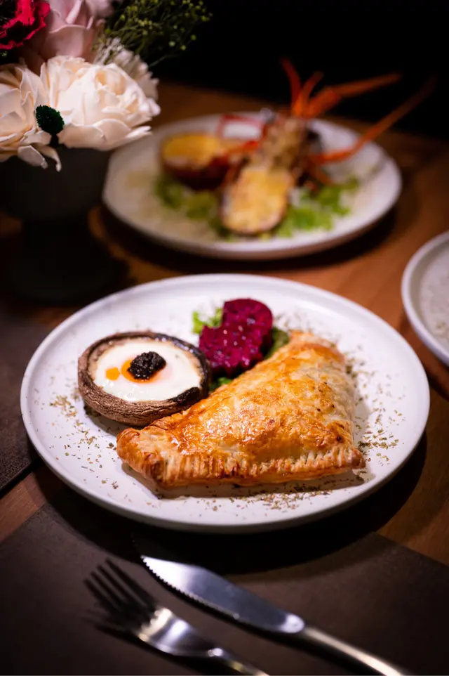 酥皮栗子鵪鶉批配黑松露大啡菇