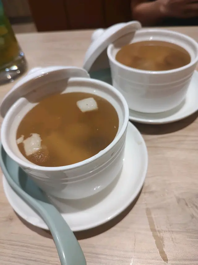 雞腳花旗參燉湯