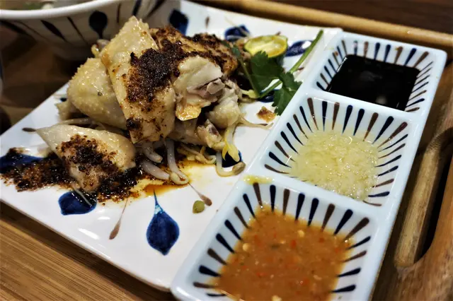 獅城芽菜走地雞飯配輕怡新加坡白胡椒肉骨茶