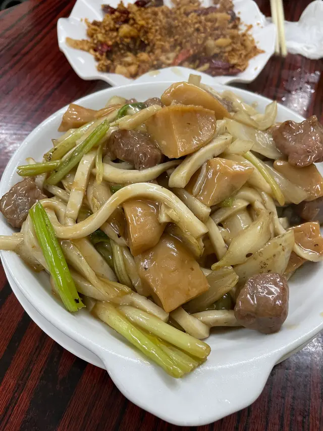 鮑角牛仔粒魚麵