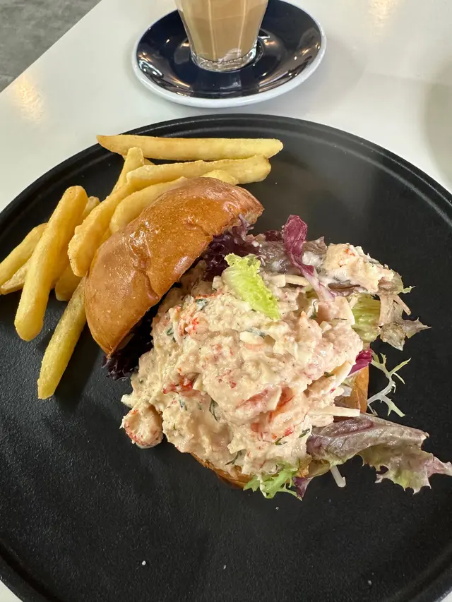 La goustine  Roll  +  Fries