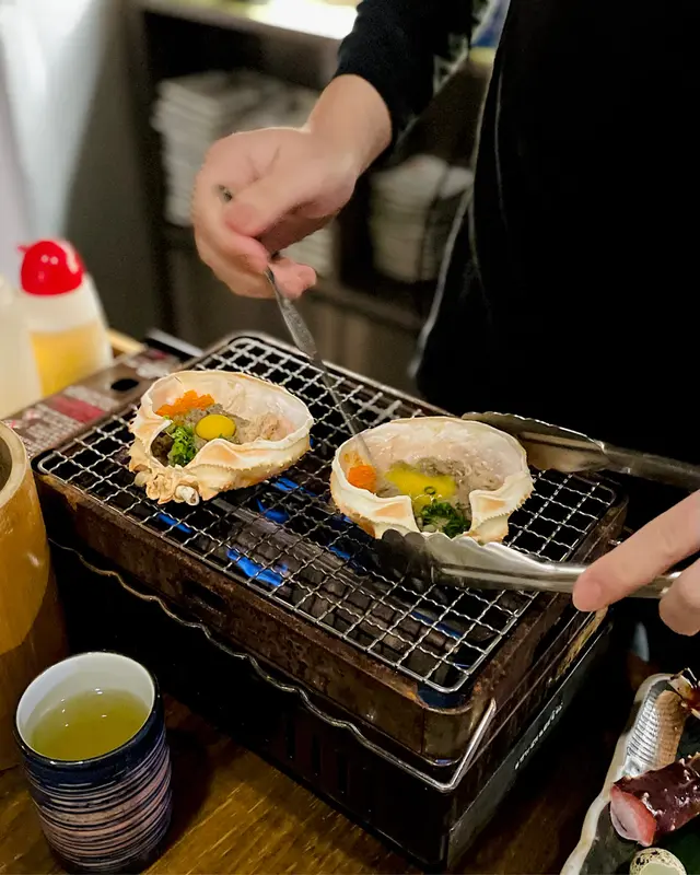 燒好嘅時候絕對係最香嘅時候,熱辣辣嘅蟹膏味道夠晒濃烈,🦀裏面仲有蟹子卜卜脆,比起我哋港式烹調蟹嘅味道來得更加容易上癮🦀