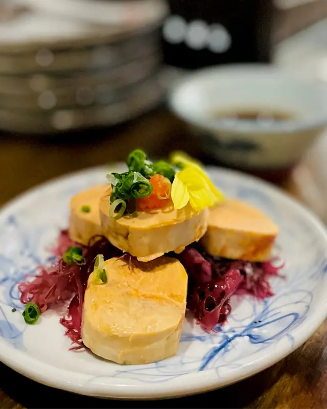 至於呢個鮟鱇魚肝亦都同鵝肝其實差唔太遠,🐟每一舊亦都係相當有份量,咬一啖軟綿綿而裏面包含着嘅除咗有魚嘅鮮味之外,🐟亦都有一種鵝肝外層嘅味道,一樣都係咁綿密