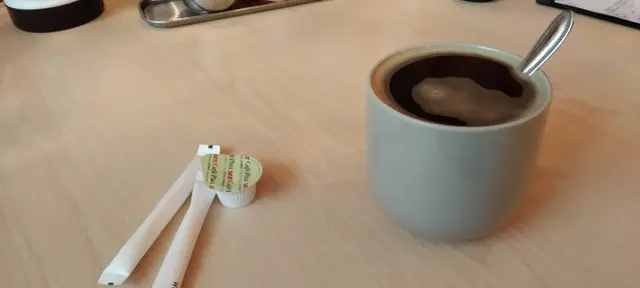 超出我的預期,
拉麵店的熱咖啡多棒啊!
您可以在套餐中加+$10一杯熱咖啡。
它嘗起來又熱又濃,聞起來很香。
喚醒我的思緒,太棒了!
