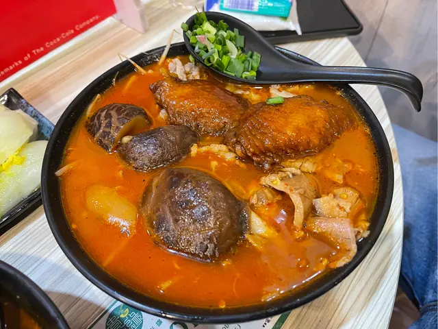 特濃新鮮蕃茄湯米線