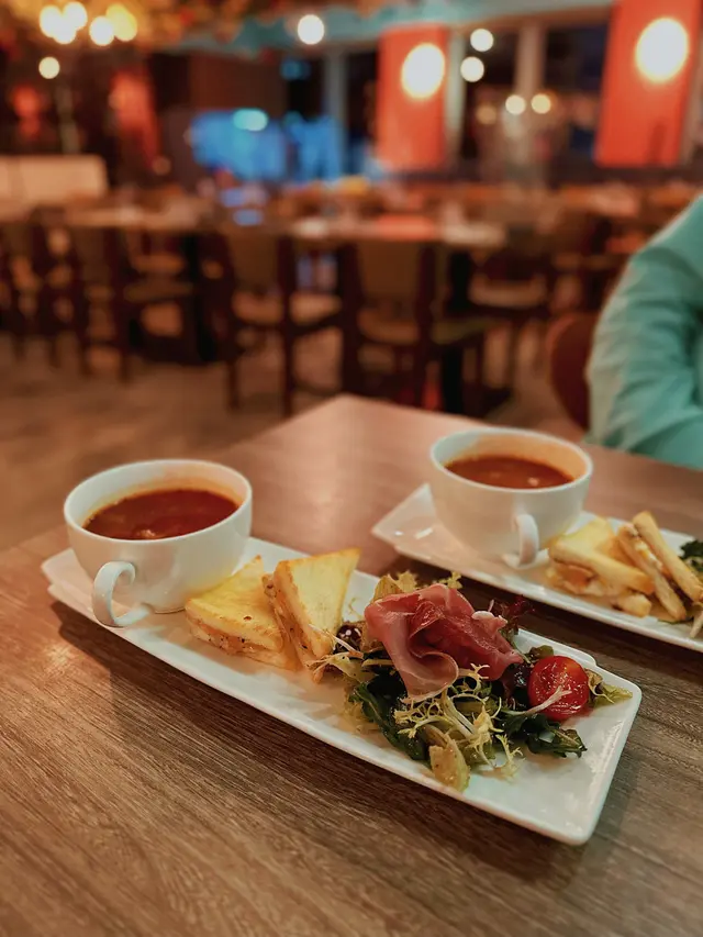 煙三文魚黑松露醬多士