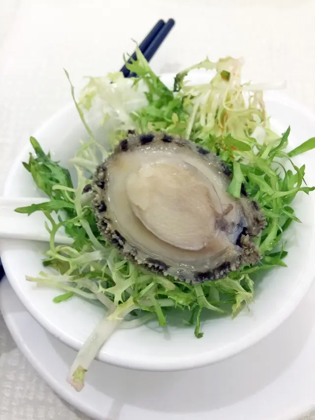 特式冰鎮鮑魚配燒汁芥辣醬