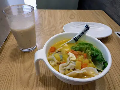 咖喱湯素雞扒湯意粉配3隻素餃