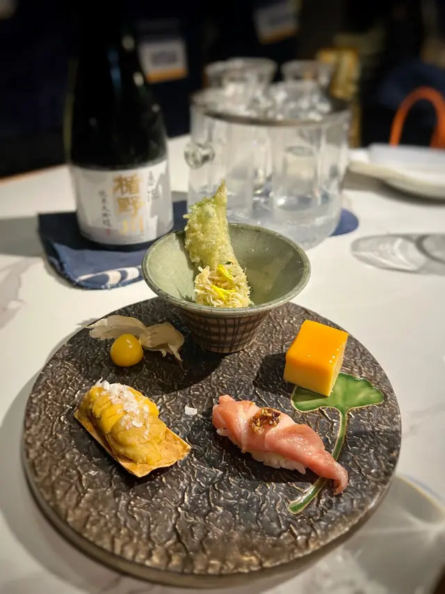 龍珠果 ·白海膽 · 松葉蟹· 大拖羅· 玉子布甸