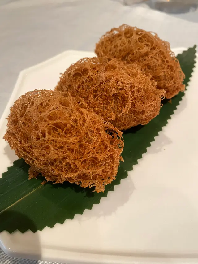 十分鬆脆但稍嫌過燶，燶味蓋過芋香，事實芋香味亦不足。 