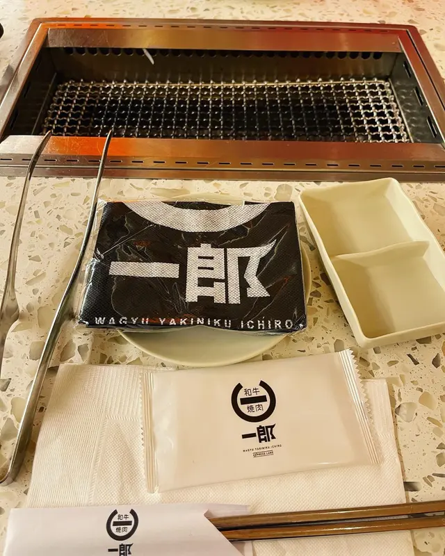 有圍裙,濕紙巾