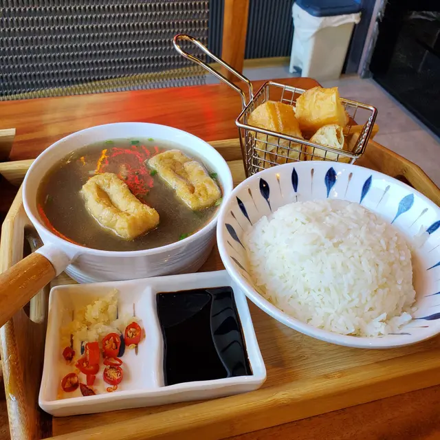 新加坡白胡椒排骨茶配白飯+油條