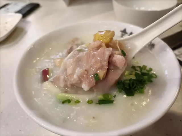 生滾鮮滑雞粥