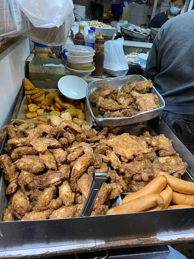 炸雞翼、炸雞髀、薯餅、麥樂雞