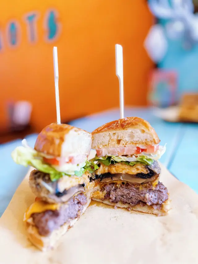 啡菇芝士牛肉漢堡包