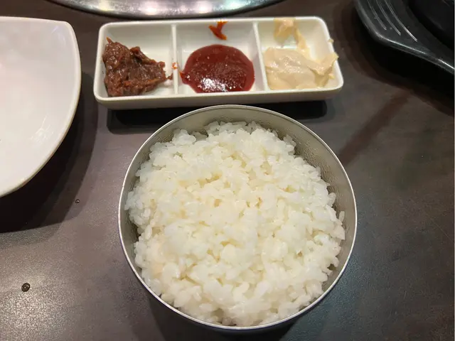 每個套餐都配白飯兩碗