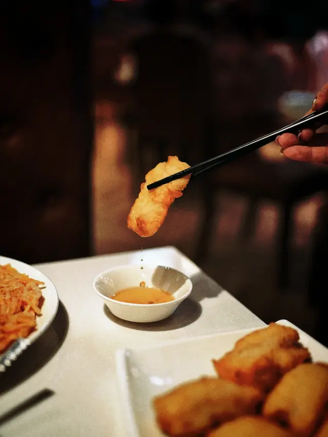 九肚魚煎炸過後好有驚喜，表皮金黃香脆，咬落係超嫩滑嘅無骨九肚魚！好高質！