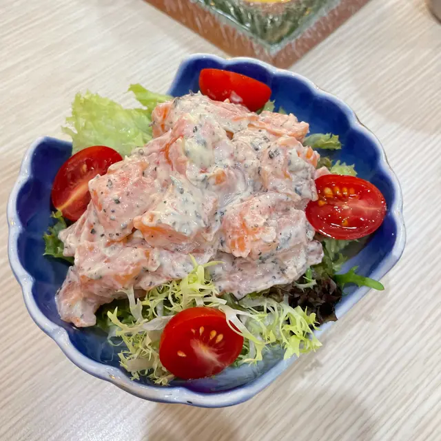 黑松露三文魚沙律