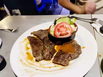 牛扒配沙律