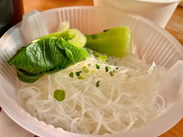 紅燒豬手拌米粉