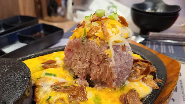 芝士蛋蒜和牛漢堡扒