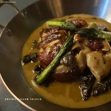 Organic yellow chicken