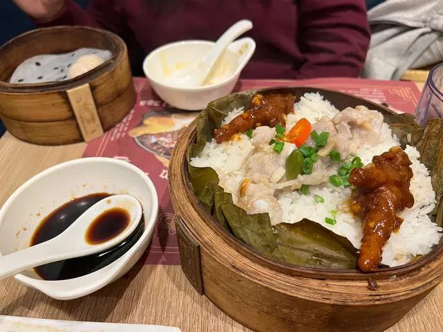 籠仔鳳爪排骨飯