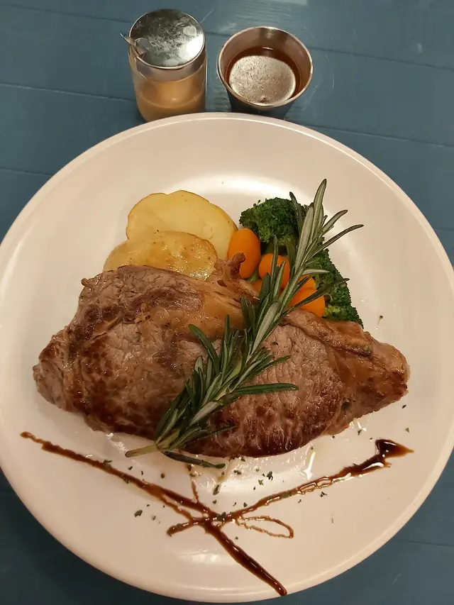 烤美國安格斯肉眼牛扒配紅酒燒汁