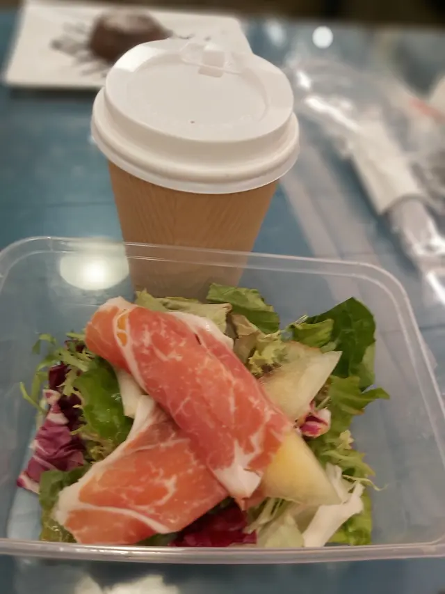 熱鴛鴦、西班牙火腿蜜瓜沙律