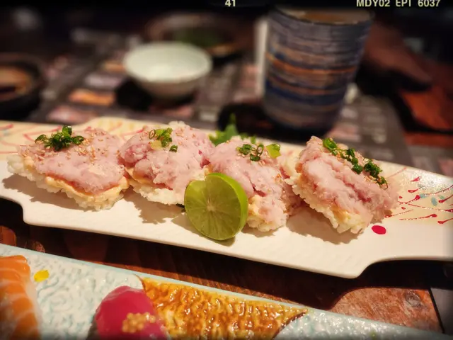 蔥吞拿魚腩薄脆（$58/兩件）