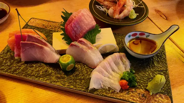 有油甘魚、三文魚、吞拿魚、池魚、左口魚,
全部都好肥美新鮮,
左口魚薄切蘸上特製酸汁,更能提鮮~☺️