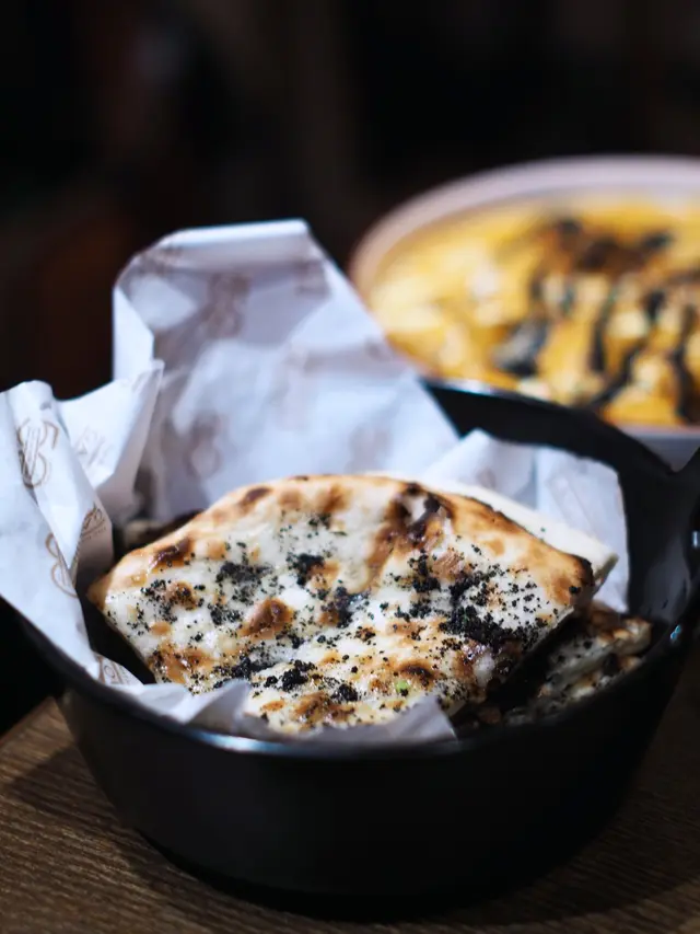 Cheese Truffle Naan