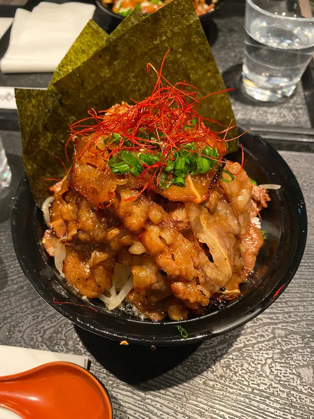 牛角次男坊丼 (草飼牛腹腩)