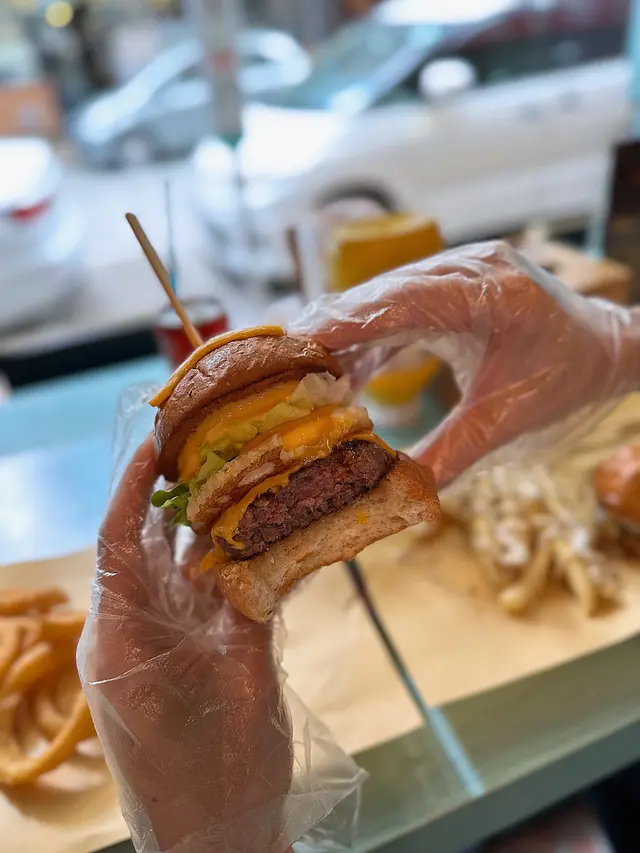 芝士蛋黃牛肉漢堡