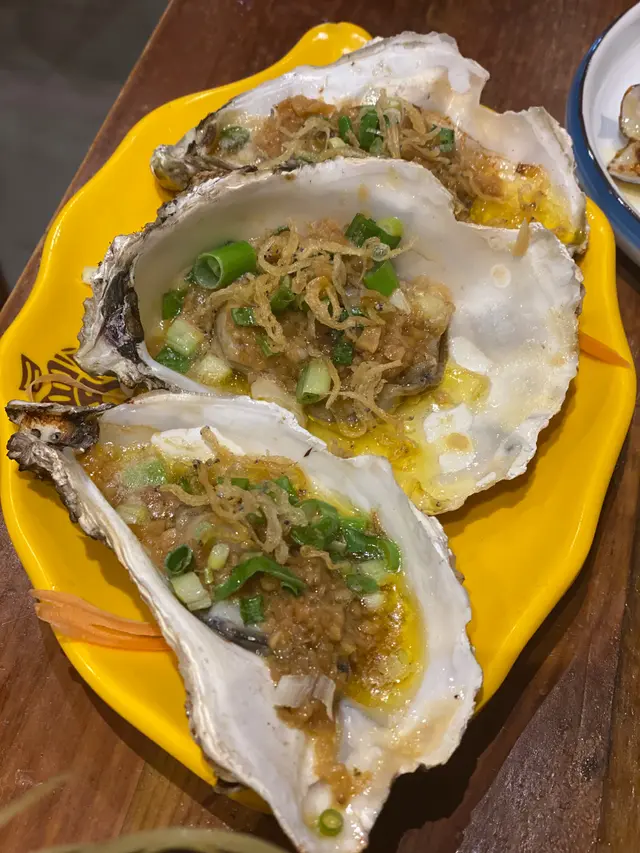 牛油蒜蓉燒生蠔