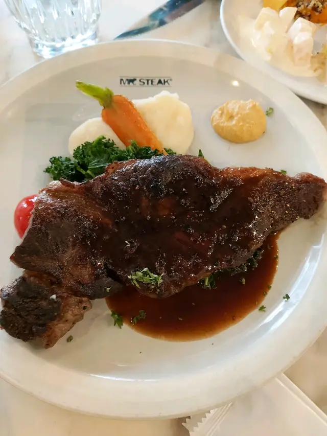 和牛西冷扒亦煮出半成熟嘅要求