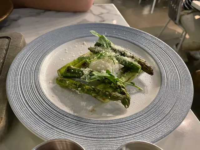 扒美國蘆筍 63°溫泉蛋.田馬豆芝士