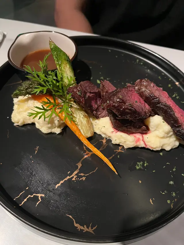 封門牛柳配野菌燒汁